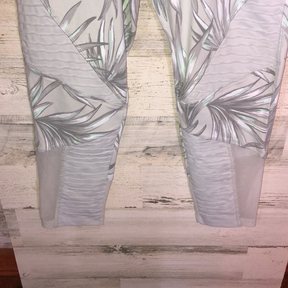 Pink victoria's Secret ultimate floral leaf leggings capri ankle pants medium - Picture 3 of 5